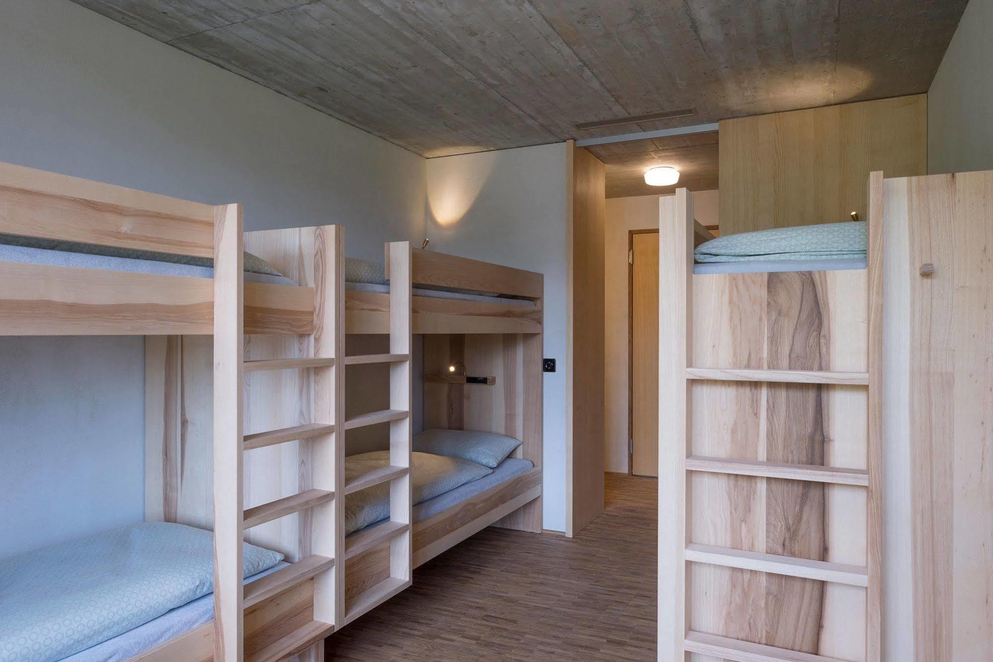 Saanen Gstaad Youth Hostel Eksteriør billede
